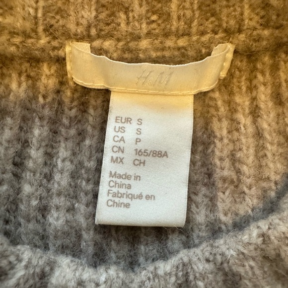 H&M Ribbed Knit Gray Sweater - Picture 3 of 3